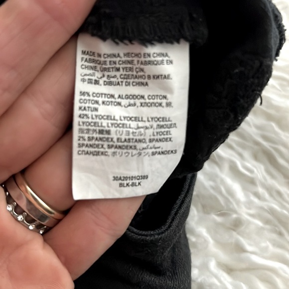 Bebe Skinny Jeans with Embroidered Accents! Sz 25 🛍️💕 - Picture 13 of 14